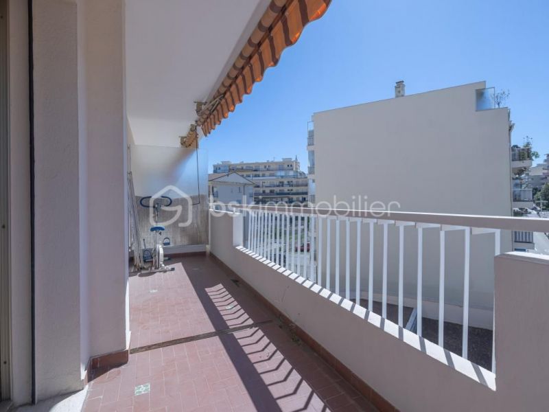 APPARTEMENT T3 63 M2 TERRASSE BORD DE MER CANNES