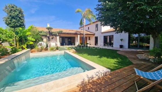 CASA CONTEMPORÁNEA JUNTO AL MAR MAUGUIO