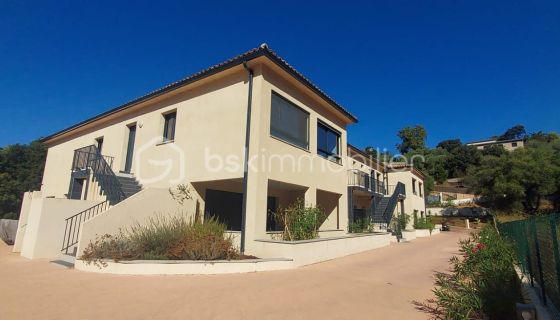 A vendre APPARTEMENT DE PRESTIGE T5 114 M2 BORD DE MER AJACCIO