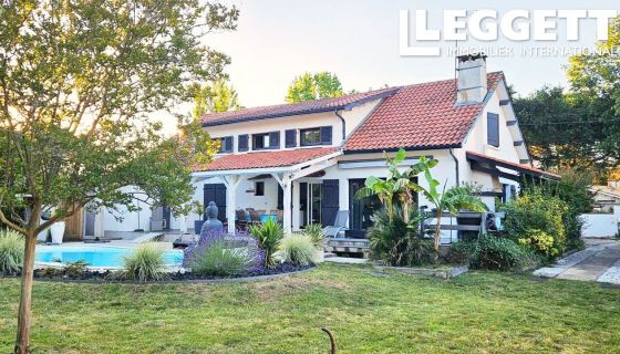 A vendre Grande maison de 280m2, 7 chambre, 2 bureau avec piscine et beau jardin   orientÃ©e sud, La-Teste-du-Buch 33260 La Teste De Buch