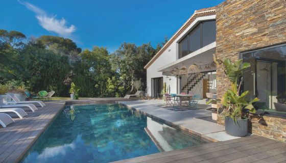 For sale Bright luxury 5-room villa 220 m² near the sea and golf course SAINT RAPHAEL