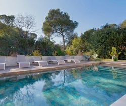 For sale Bright luxury 5-room villa 220 m² near the sea and golf course SAINT RAPHAEL