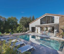 A vendre Lumineuse villa de standing 5 pieces 220 m² proche mer et golf SAINT RAPHAEL