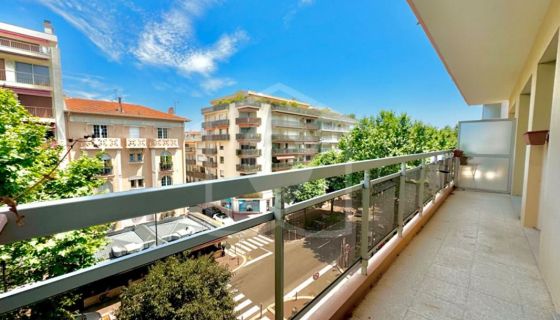 APARTAMENTO PRESTIGIO T2 53 M2 TERRAZA JUNTO AL MAR ANTIBES