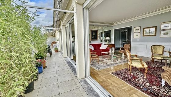 A louer APPARTEMENT T5 124 M2 TERRASSE BORD DE MER LE CANNET