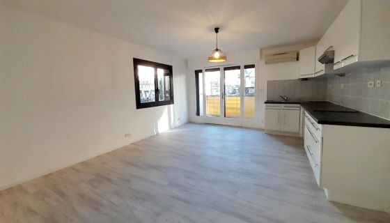 A louer APPARTEMENT T3 59 M2 TERRASSE BORD DE MER LE CANNET