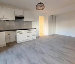 A louer APPARTEMENT T3 59 M2 TERRASSE BORD DE MER LE CANNET