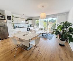 A louer APPARTEMENT T2 48 M2 TERRASSE BORD DE MER ANTIBES