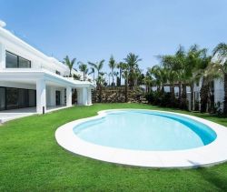 En alquiler APARTAMENTO PRESTIGE T7 647 M2 TERRAZA JUNTO AL MAR MARBELLA