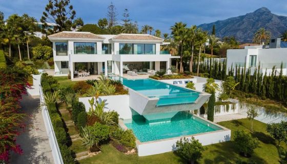 For rent HOUSE 15 ROOMS 921 M2 SEASIDE MARBELLA