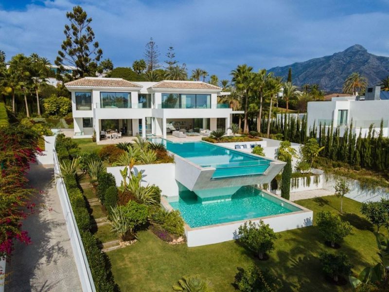 A louer MAISON  15 PIECES 921 M2 BORD DE MER MARBELLA