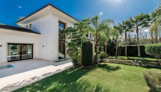 A louer MAISON  12 PIECES 1 023 M2 BORD DE MER MARBELLA