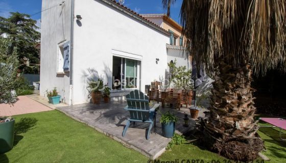 MAISON  CONTEMPORAINE BORD DE MER LA GARDE