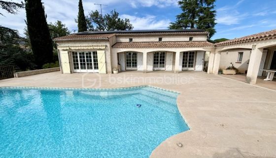 A louer MAISON  10 PIECES 229 M2  DRAGUIGNAN