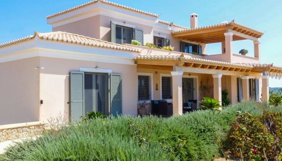 A vendre Belle villa 400 M² PLAGE A PIEDS PORTOCHELI