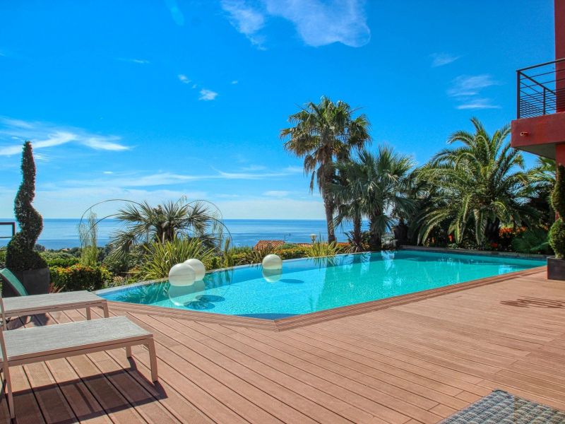 A vendre Magnifique VILLA 230 M² VUE PANORAMIQUE MER  LES ISSAMBRES