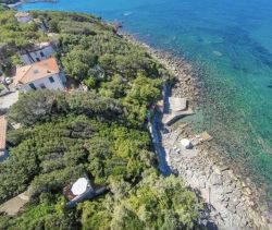 A vendre Splendide Villa 7 PIECES 230 M² bord de mer Castiglioncello  