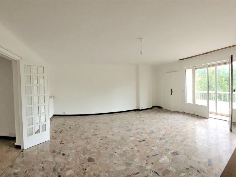 A louer APPARTEMENT T4 92 M2 TERRASSE BORD DE MER ARLES