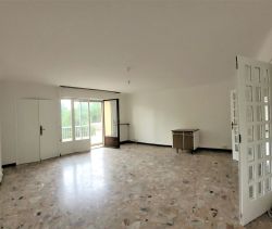 A louer APPARTEMENT T4 92 M2 TERRASSE BORD DE MER ARLES