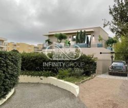 A louer MAISON  4 PIECES 80 M2 BORD DE MER ANTIBES