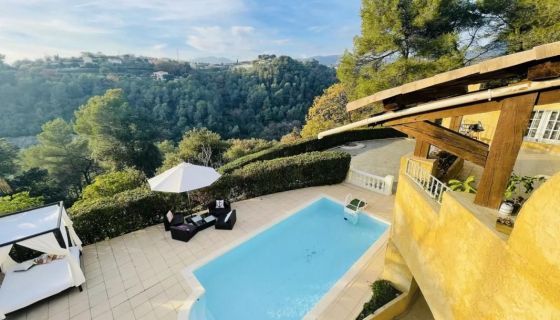 A louer MAISON  5 PIECES 179 M2  LA GAUDE