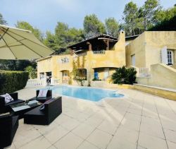 A louer MAISON  5 PIECES 179 M2  LA GAUDE