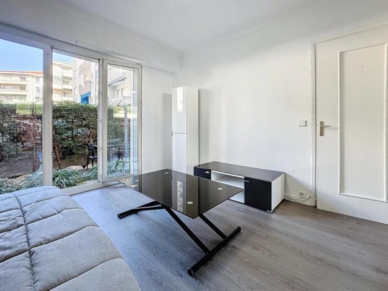 A louer STUDIO  24 M2 TERRASSE BORD DE MER LE CANNET