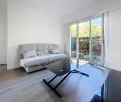 A louer STUDIO  24 M2 TERRASSE BORD DE MER LE CANNET