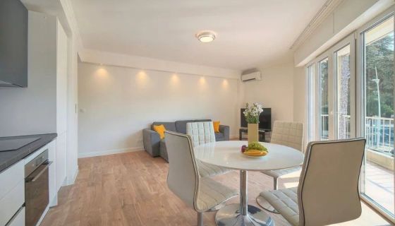 A louer APPARTEMENT NEUF T4 85 M2 BORD DE MER CANNES