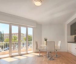 A louer APPARTEMENT NEUF T4 85 M2 BORD DE MER CANNES