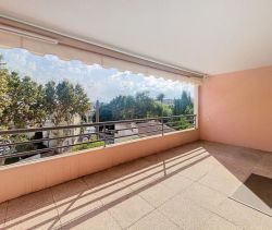 A louer APPARTEMENT DE PRESTIGE T3 82 M2 TERRASSE BORD DE MER LE CANNET