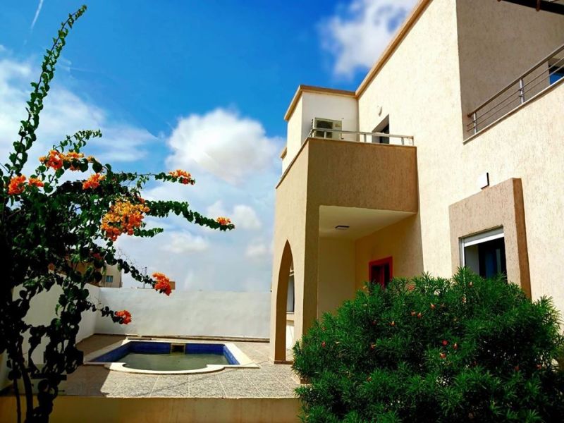 Se alquila CASA DE 4 HABITACIONES 150 M2 JUNTO AL MAR MIDOUN DJERBA