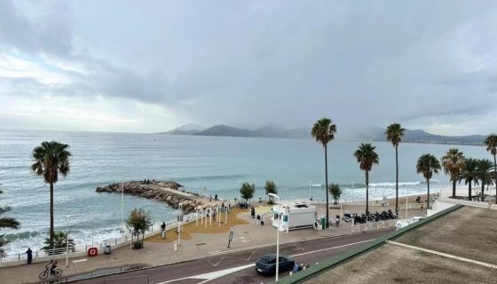 A vendre PENTHOUSE  125 M2 TERRASSE BORD DE MER CANNES