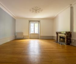 For rent APARTMENT T3 76 M2 NANTES