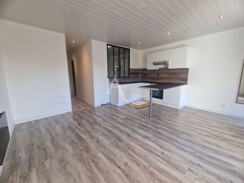 APPARTEMENT T3 45 M2 TERRASSE  GROSBREUIL