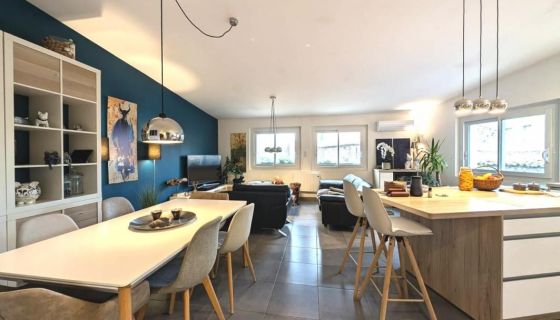 A louer APPARTEMENT T4 121 M2  LEZIGNAN LA CEBE