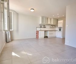 A louer APPARTEMENT DUPLEX T4 85 M2 BORD DE MER TOULON