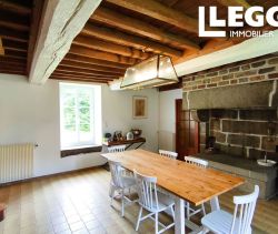 A vendre Une ferme superbement rÃ©novÃ©e sur prÃ¨s d'un hectare au c?ur du village 14500 Vire Normandie