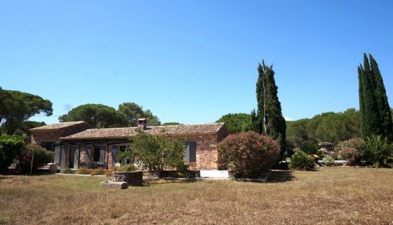 For sale Magnificent stone property 5 ROOMS 200 M² PUGET SUR ARGENS