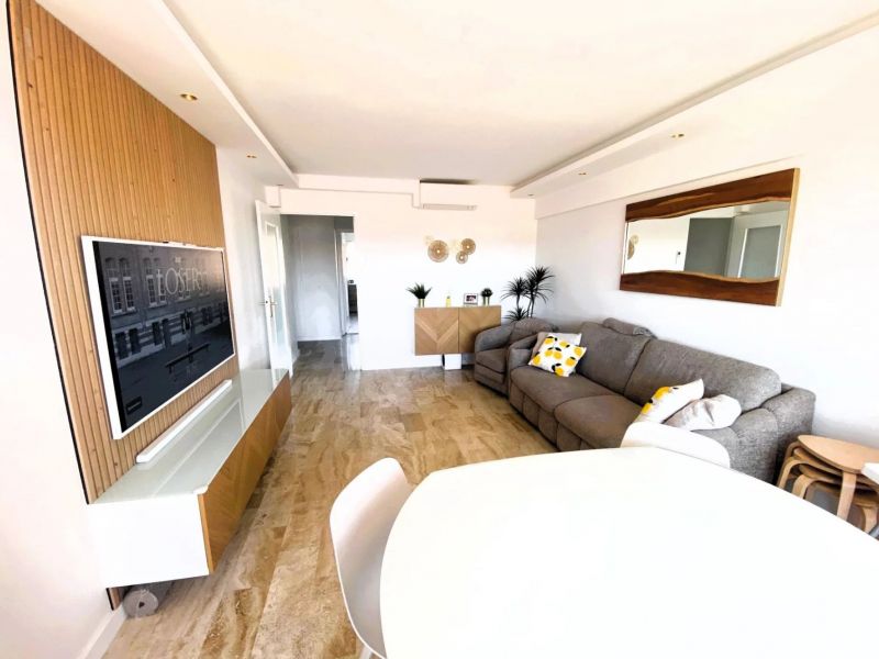 En venta ENCANTADOR APARTAMENTO DE 3 HABITACIONES 62 M² JUNTO AL MAR Cannes