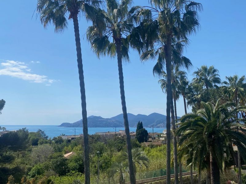 A vendre GRAND APPARTEMENT T4 112 M² DUPLEX BORD DE MER Cannes