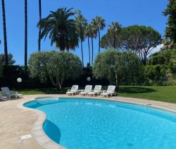 A vendre GRAND APPARTEMENT T4 112 M² DUPLEX BORD DE MER Cannes