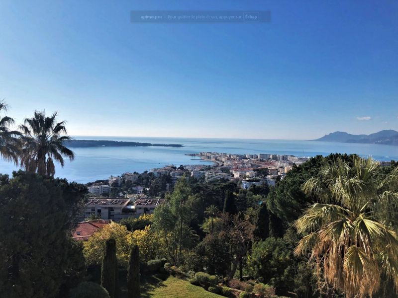 En venta GRAN APARTAMENTO T3 118 M² VISTAS AL MAR Cannes