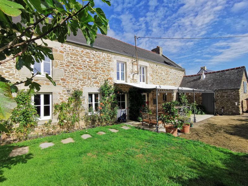 For sale Stone house 8 ROOMS 230 M² LANCIEUX