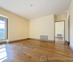 A louer APPARTEMENT T4 81 M2  NIMES