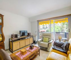 A louer APPARTEMENT DE PRESTIGE NEUF T3 72 M2 TERRASSE BORD DE MER NICE