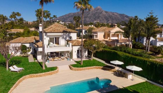 PENTHOUSE DE PRESTIGE T6 305 M2 PIEDS DANS L'EAU MARBELLA