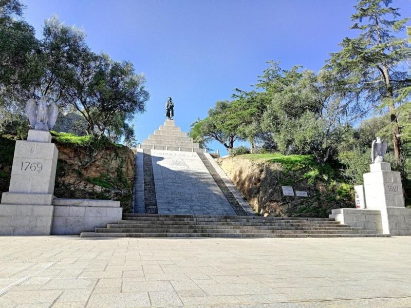 A louer APPARTEMENT T4 100 M2 BORD DE MER AJACCIO