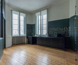 For rent APARTMENT T5 138 M2 NANTES