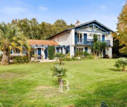 A vendre JOLIE MAISON 8 PIECES 250 M² ARCANGUES